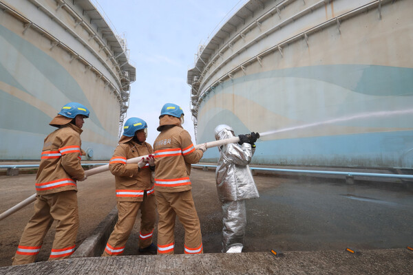 석유공사 거제 석유비축기지에서 재난대응 안전한국훈련이 실시되고 있다.