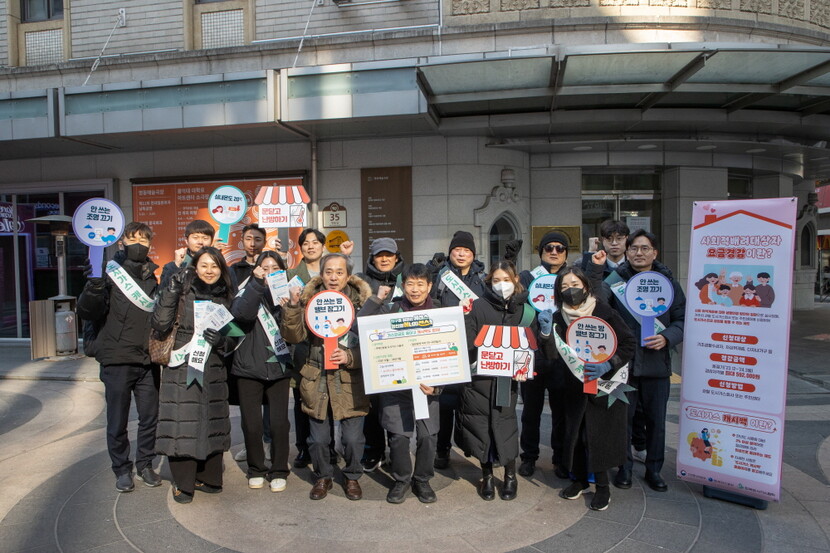 가스공사는 서울 명동 일대에서 겨울철 에너지절약 거리캠페인을 실시했다.