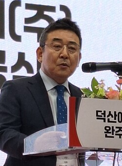 위호선 덕산에테르씨티 대표가 튜브트레일러 재검사의 표준을 만들어 가겠다고 강조하고 있다.