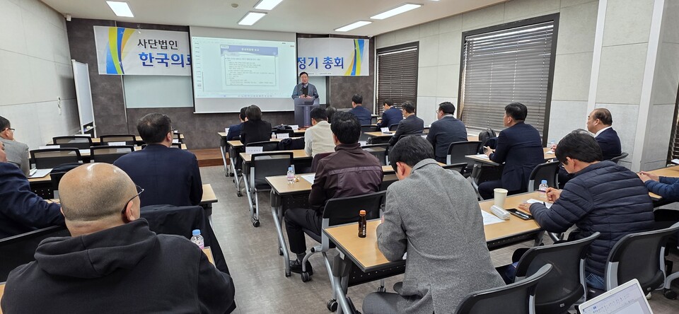 장세훈 회장이 보험약제와 관련해 의료용가스시장에서의 과당경쟁 자제의 중요성을 강조하고 있다.